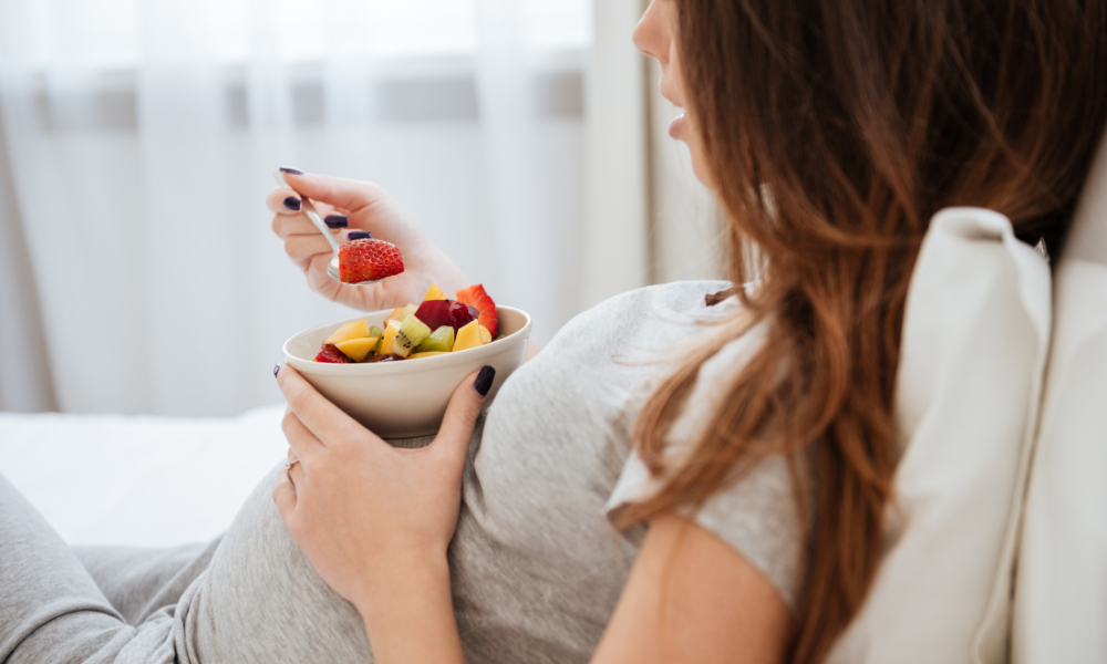 Alimentazione in gravidanza: cosa mangiare in estate contro il caldo